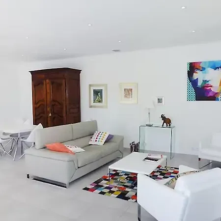 Maison Moderne Avec Parc Et Piscine